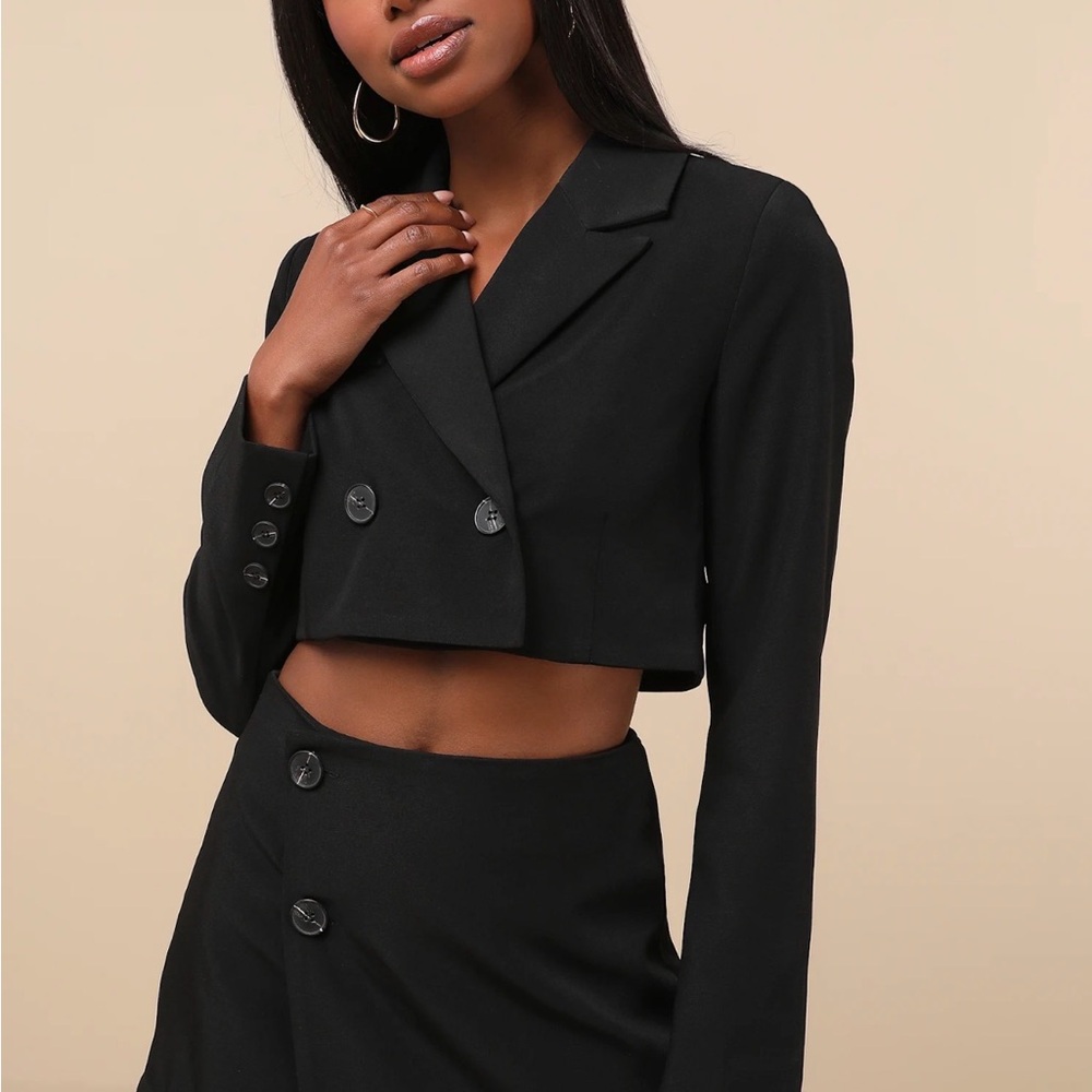 Lulu's Black Cropped Double-Breasted Blazer
